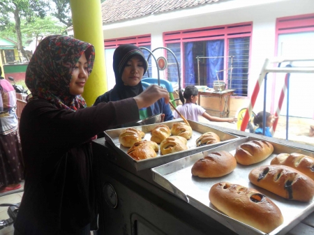 Pelatihan Pembuatan Roti